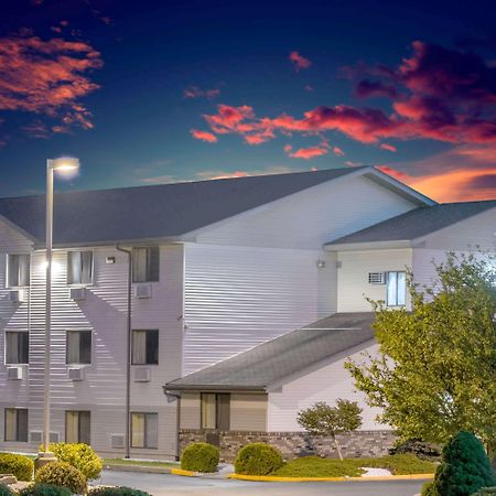 Super 8 By Wyndham Altoona Otel Dış mekan fotoğraf