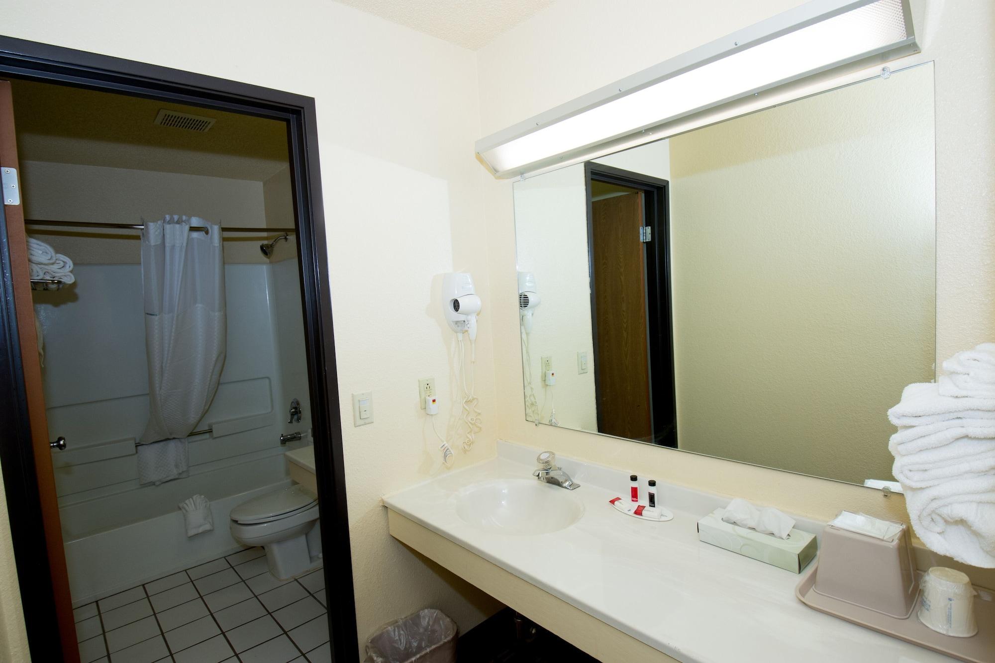 Super 8 By Wyndham Altoona Otel Dış mekan fotoğraf