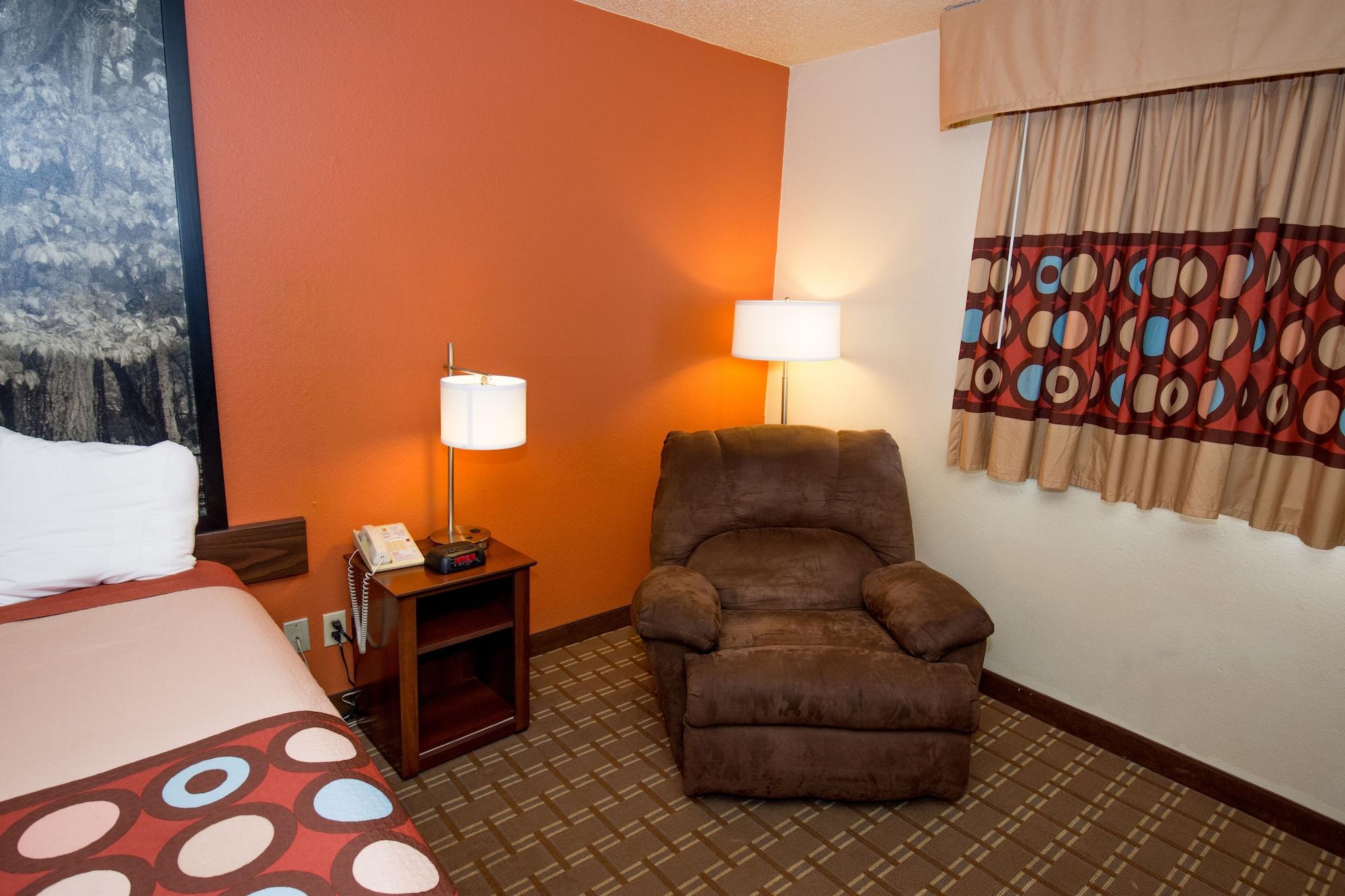 Super 8 By Wyndham Altoona Otel Dış mekan fotoğraf