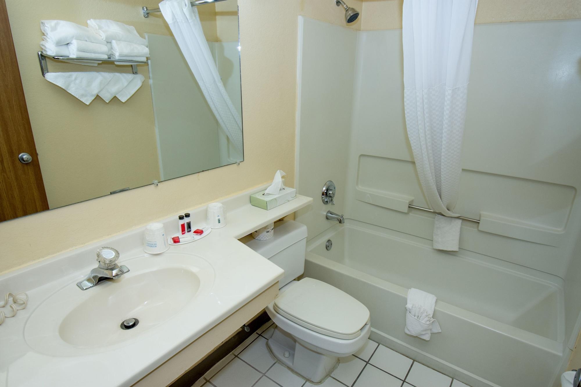 Super 8 By Wyndham Altoona Otel Dış mekan fotoğraf