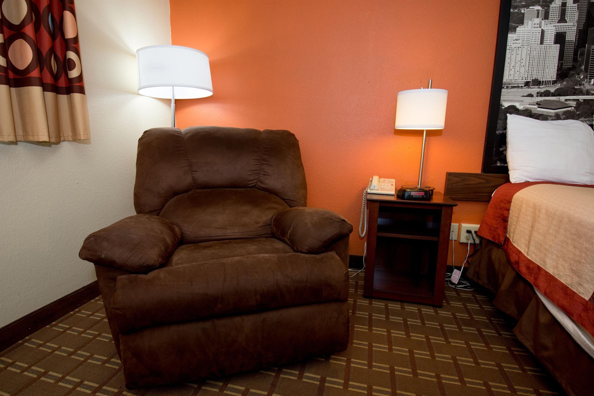Super 8 By Wyndham Altoona Otel Dış mekan fotoğraf