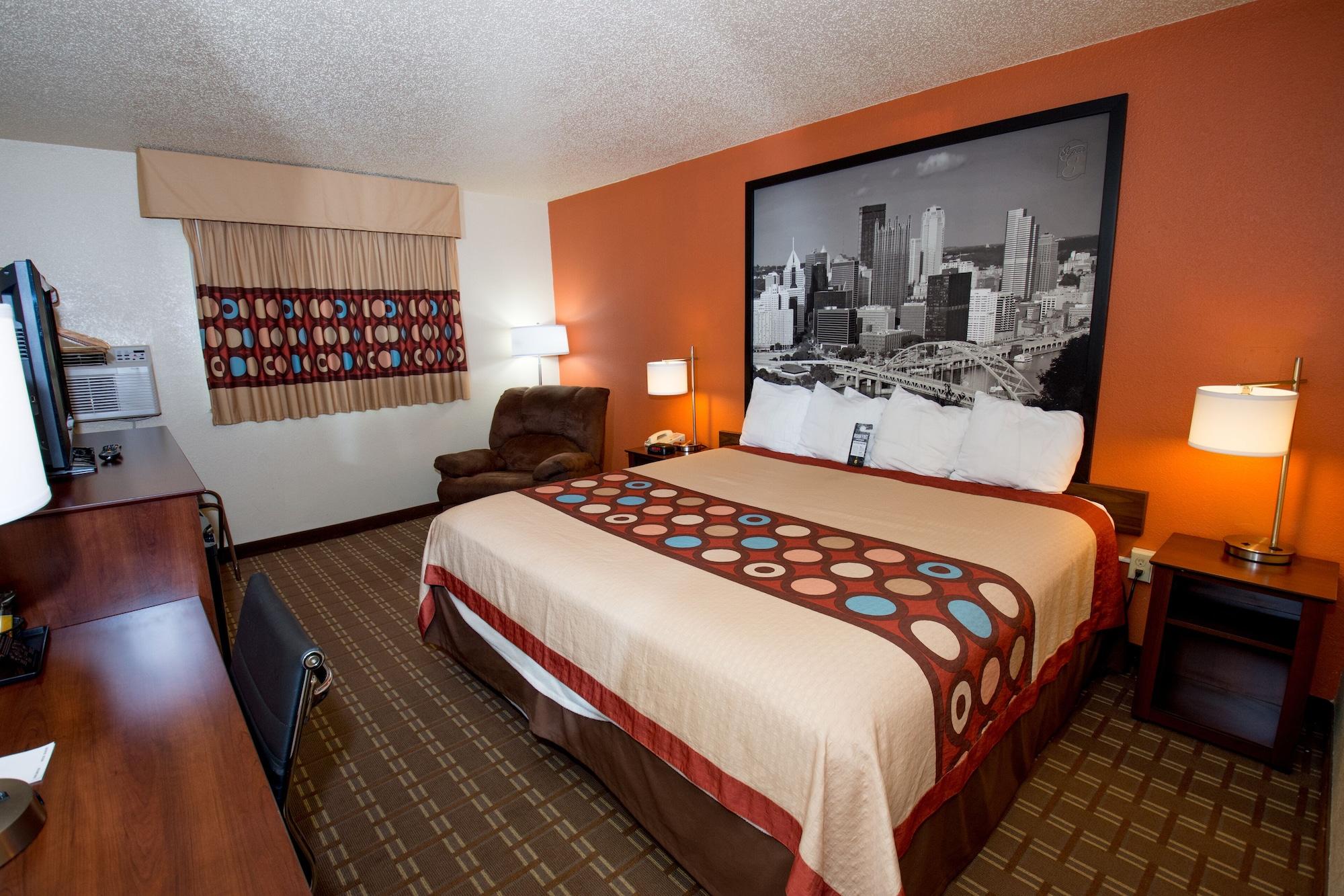 Super 8 By Wyndham Altoona Otel Dış mekan fotoğraf