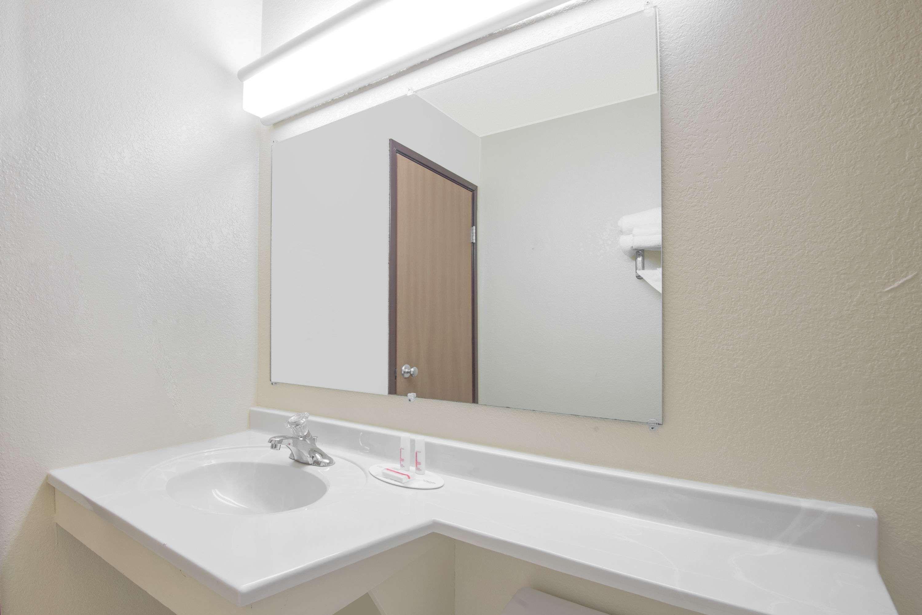 Super 8 By Wyndham Altoona Otel Dış mekan fotoğraf