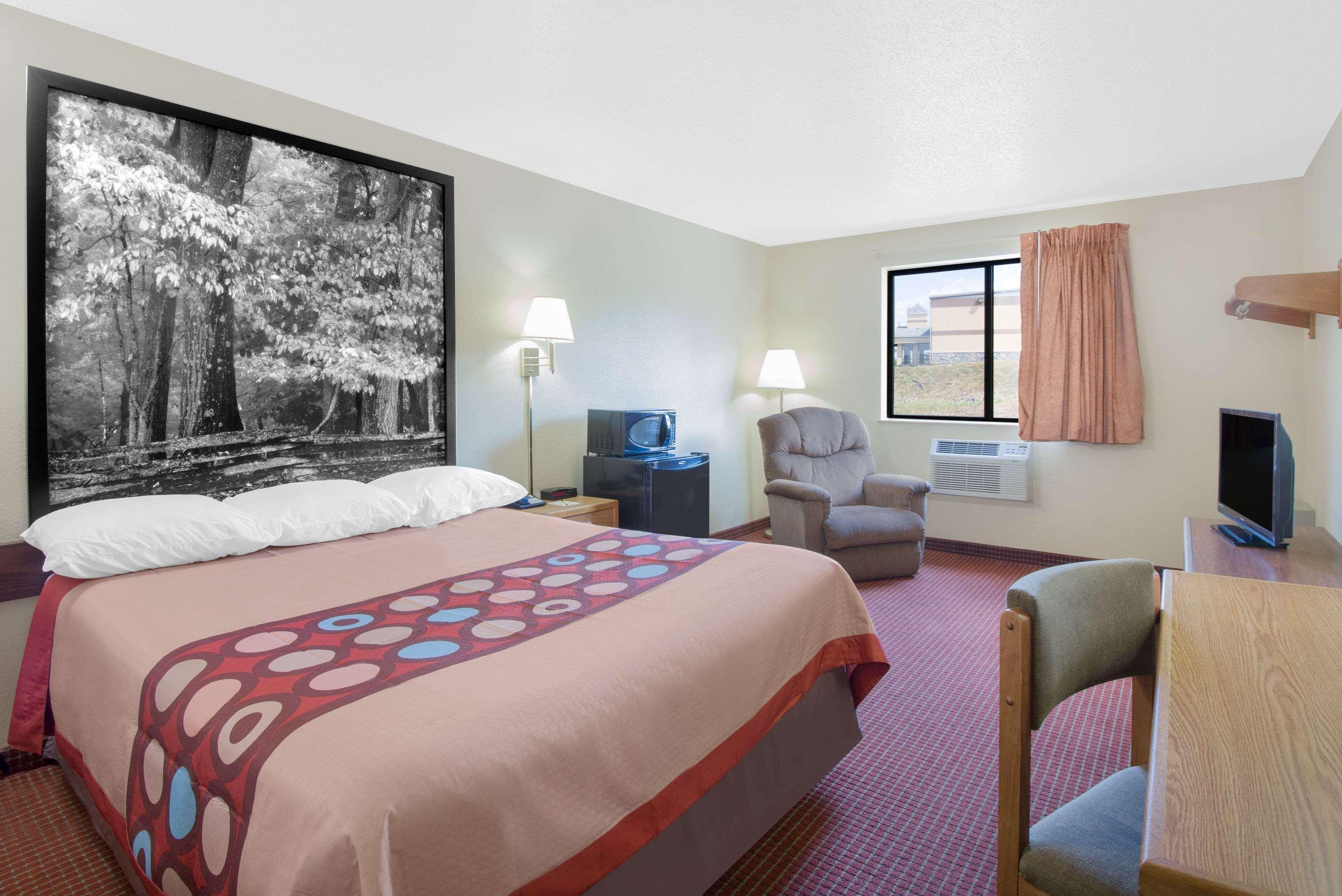 Super 8 By Wyndham Altoona Otel Dış mekan fotoğraf