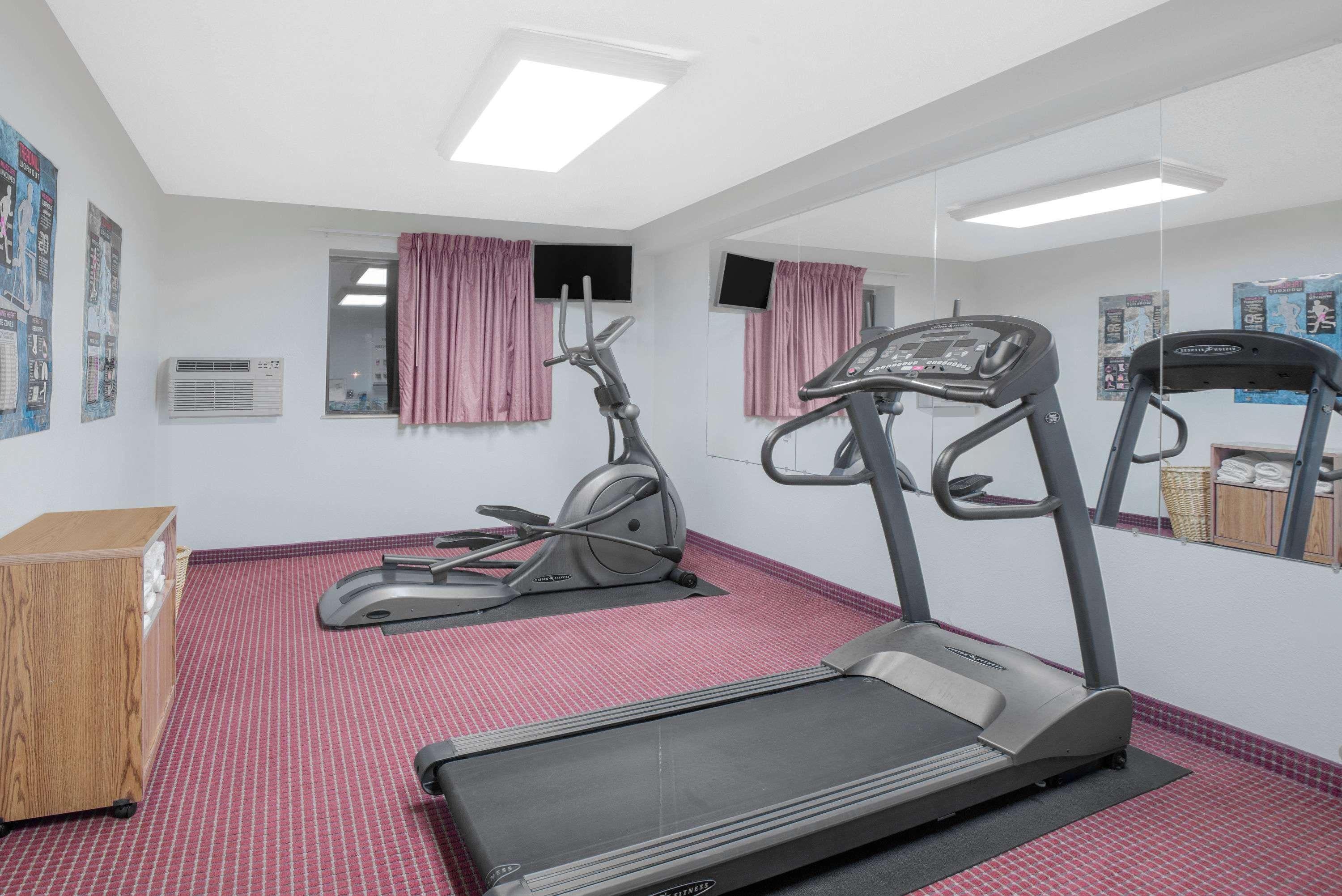 Super 8 By Wyndham Altoona Otel Dış mekan fotoğraf