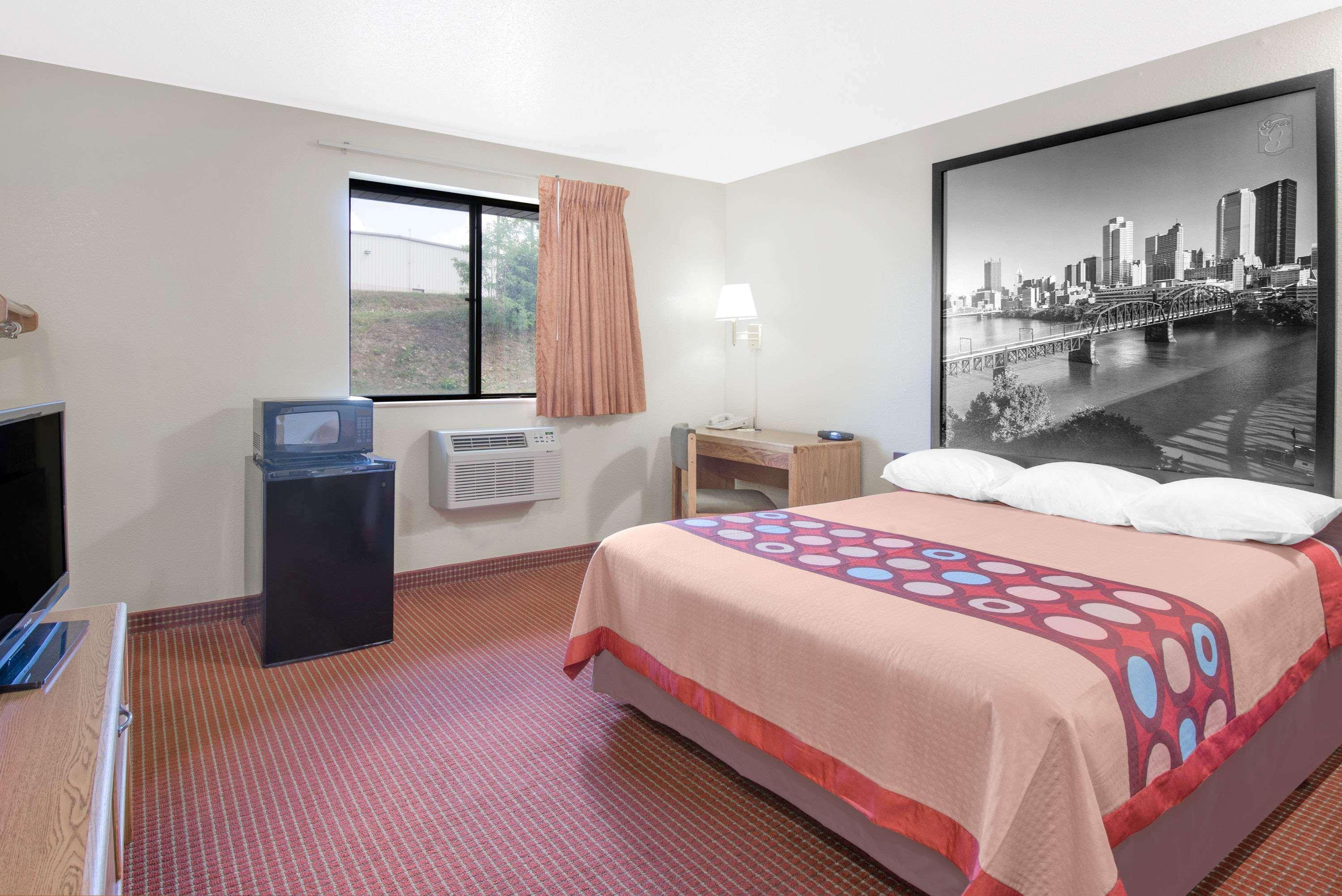 Super 8 By Wyndham Altoona Otel Dış mekan fotoğraf