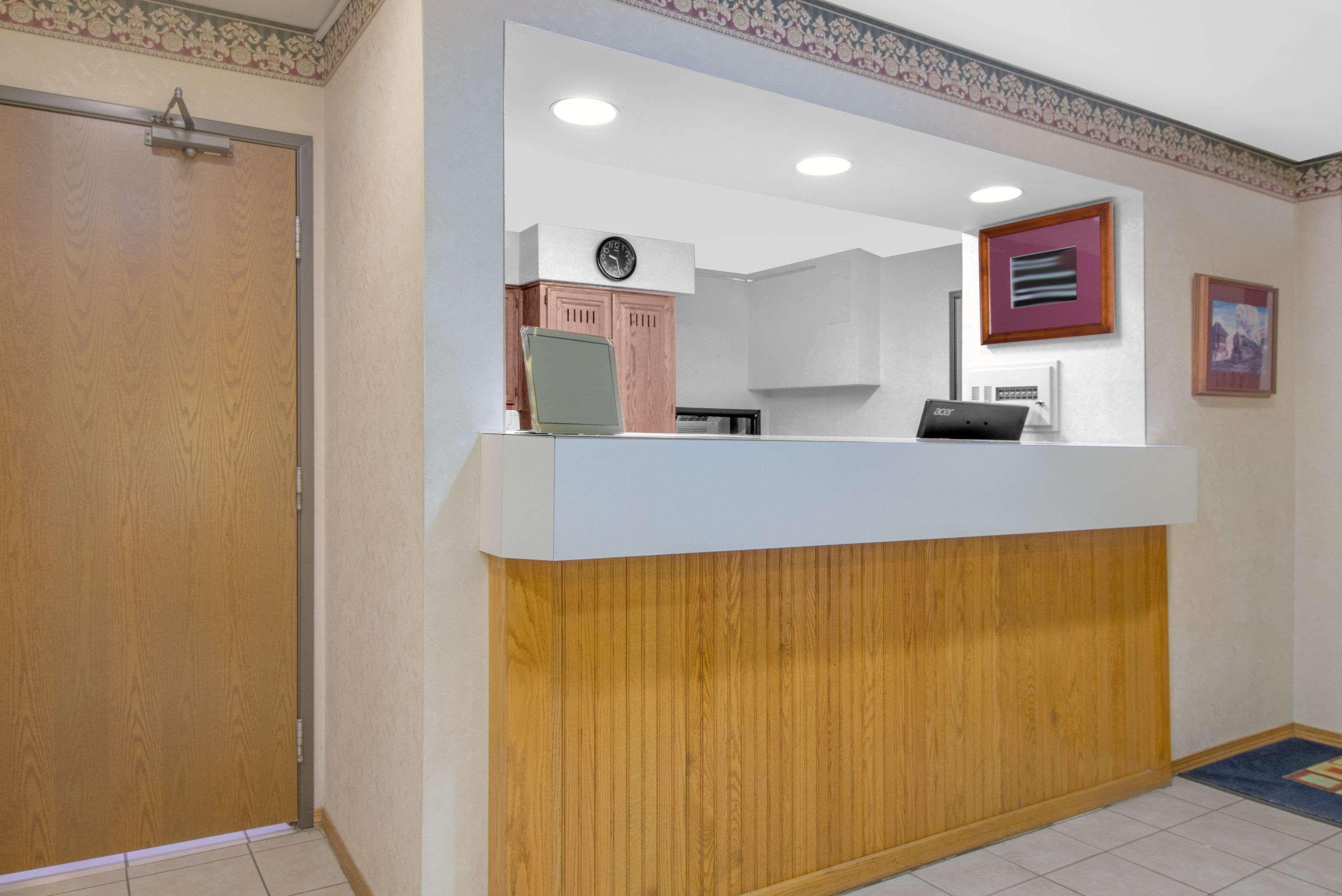 Super 8 By Wyndham Altoona Otel Dış mekan fotoğraf