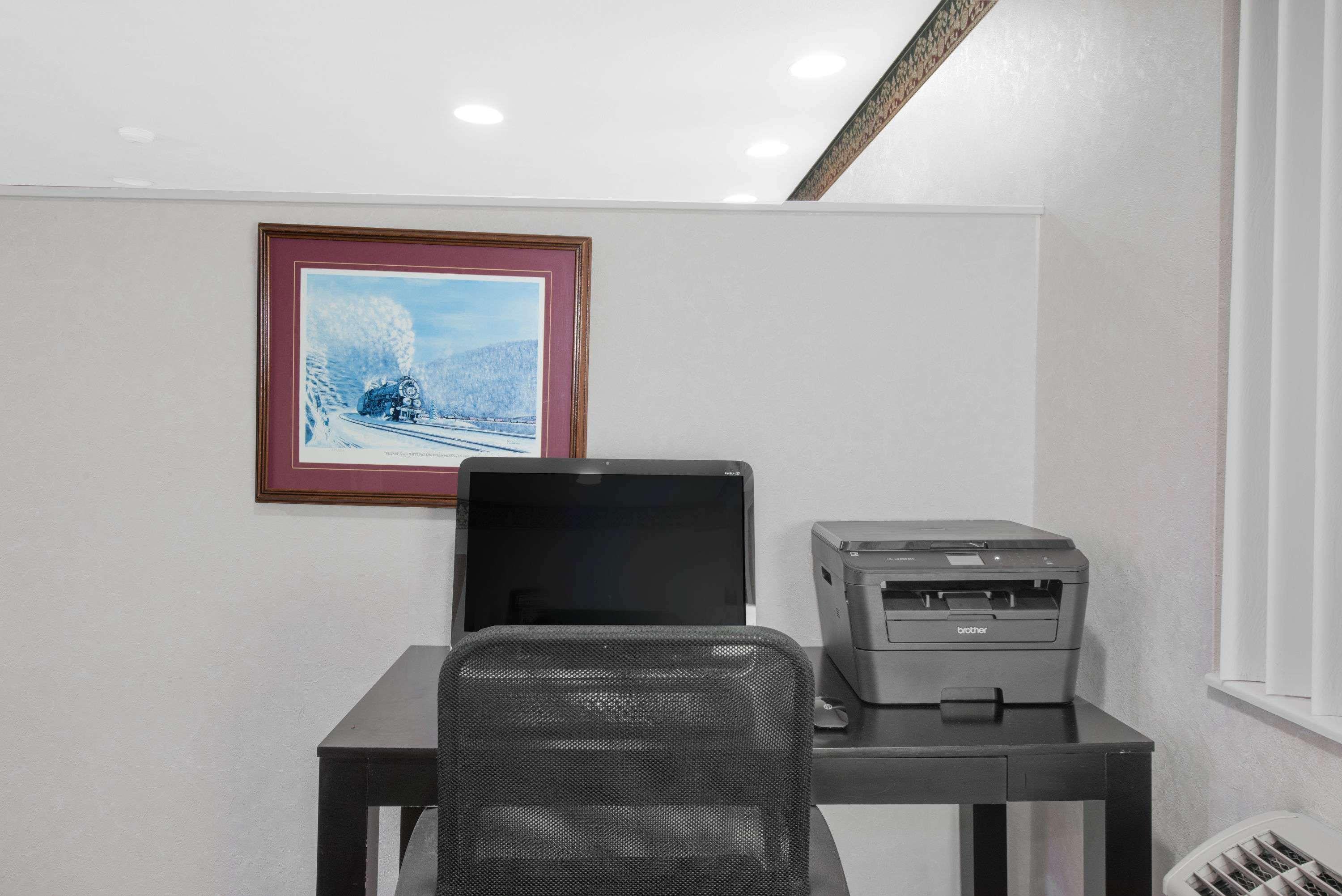 Super 8 By Wyndham Altoona Otel Dış mekan fotoğraf