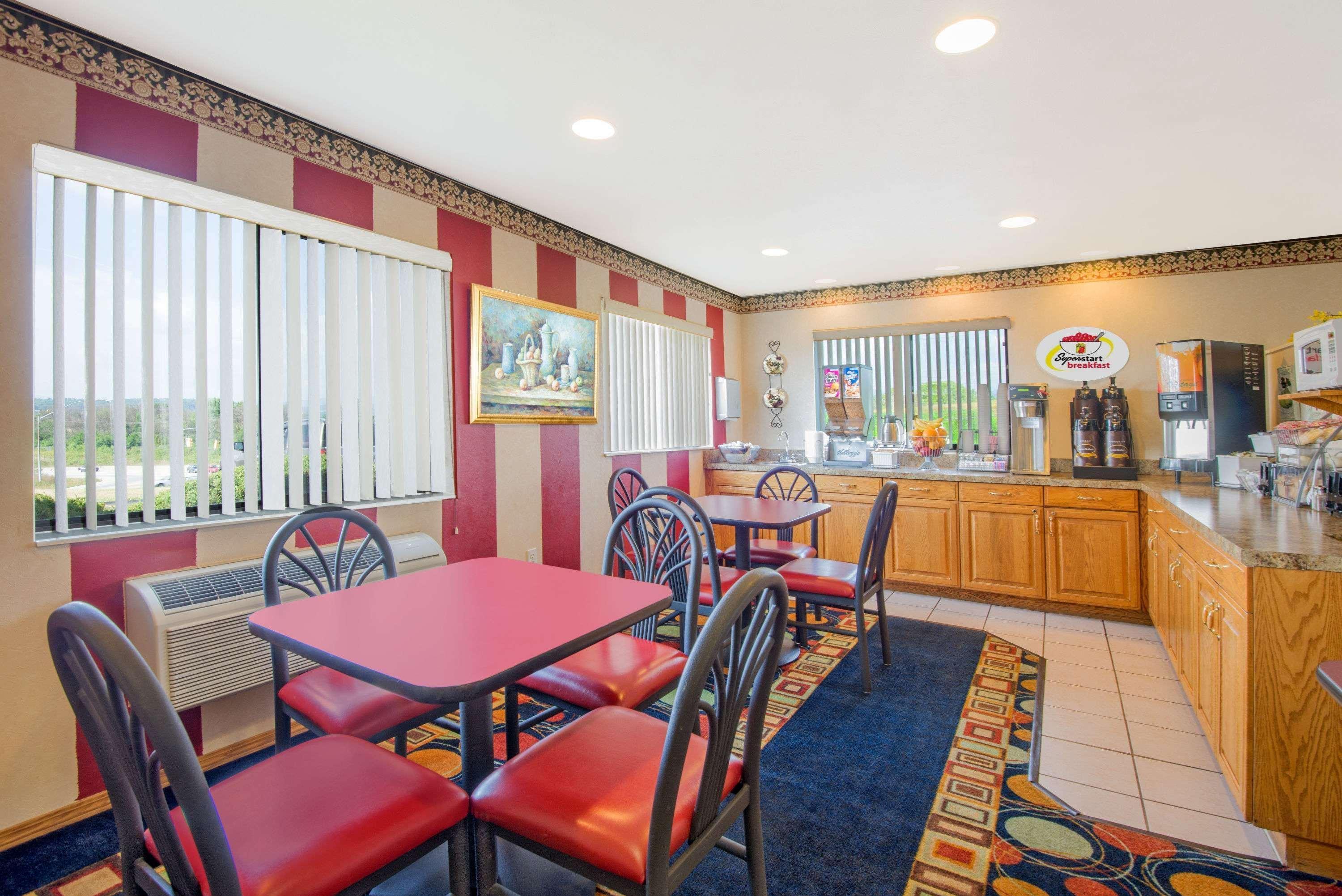 Super 8 By Wyndham Altoona Otel Dış mekan fotoğraf
