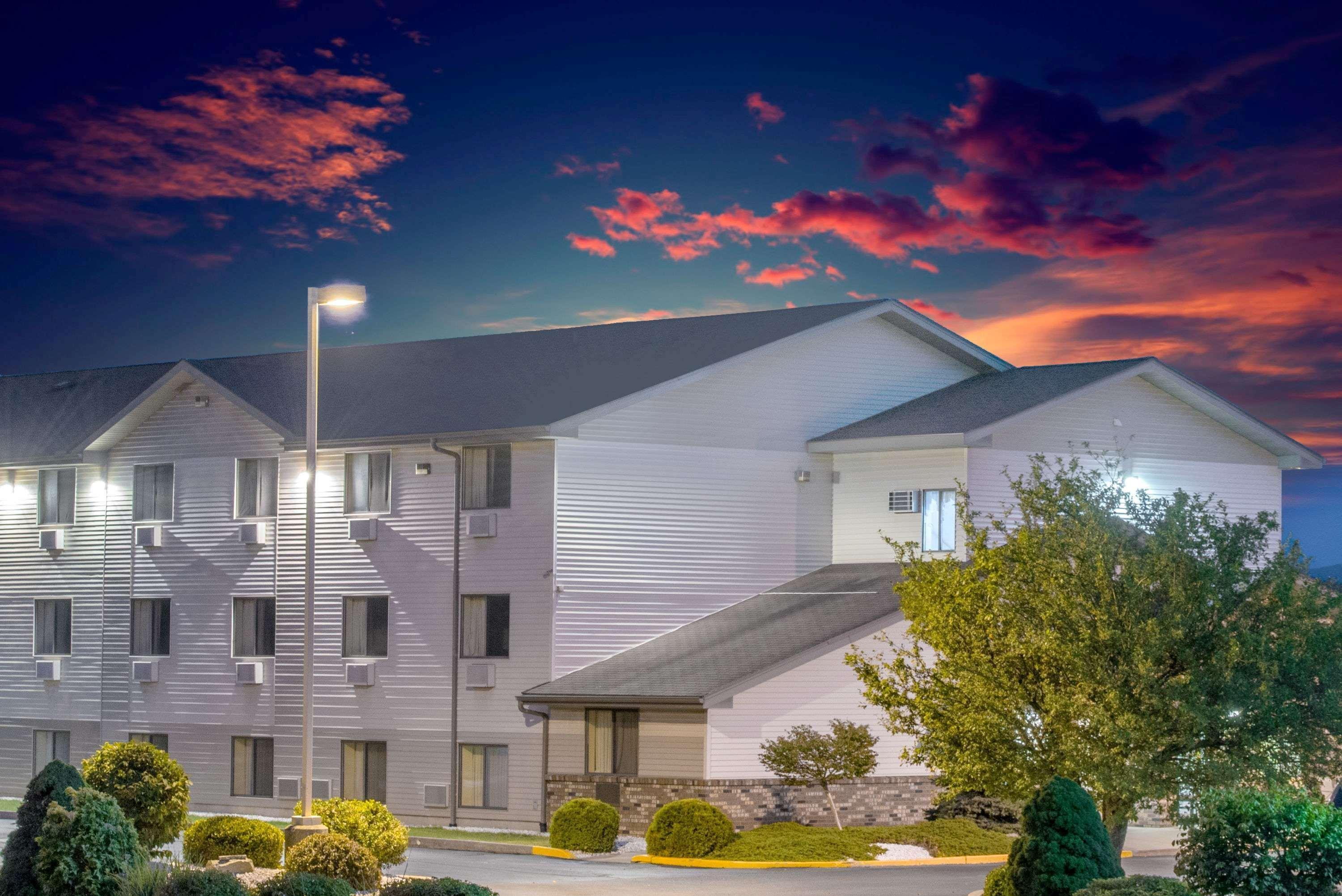 Super 8 By Wyndham Altoona Otel Dış mekan fotoğraf
