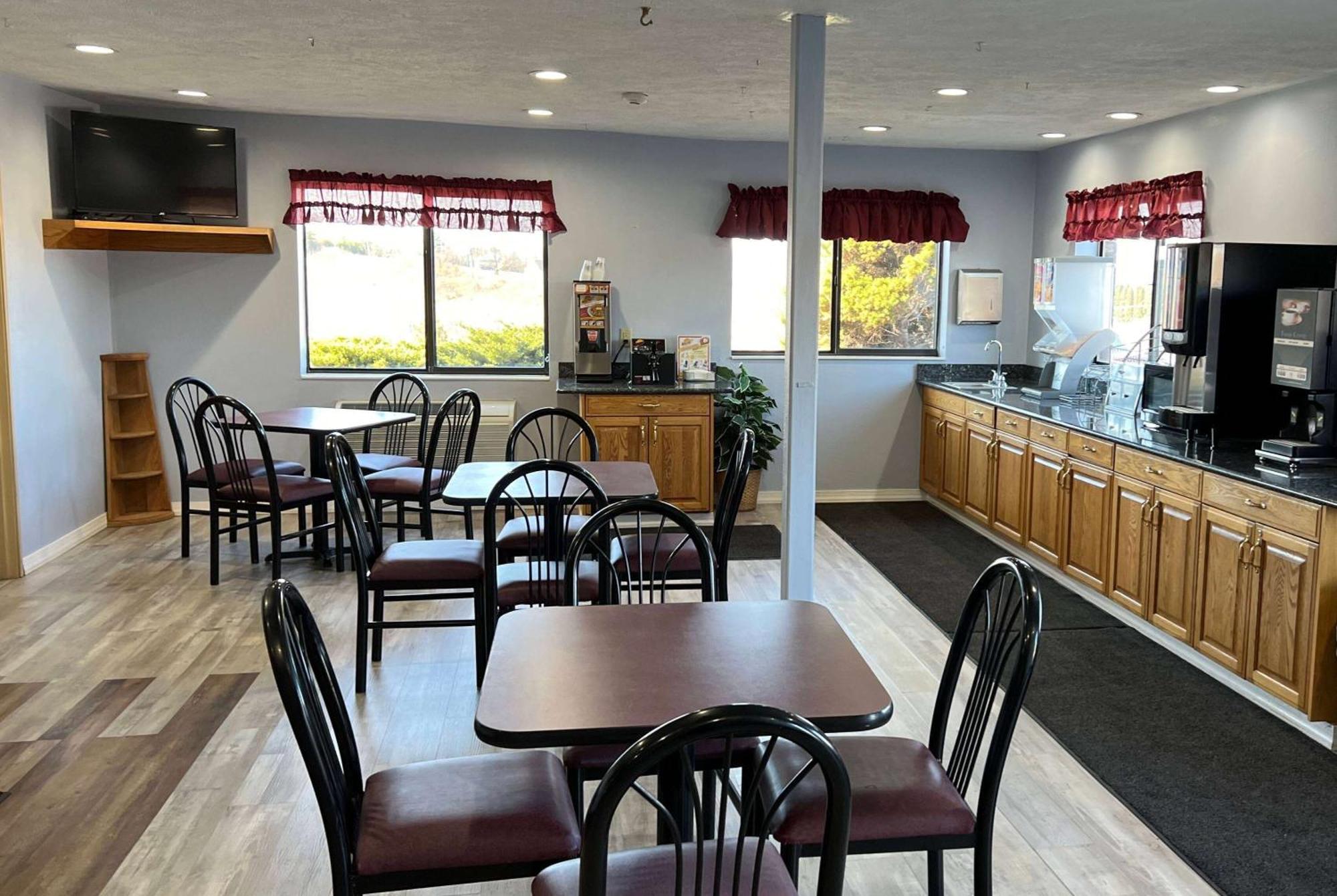 Super 8 By Wyndham Altoona Otel Dış mekan fotoğraf